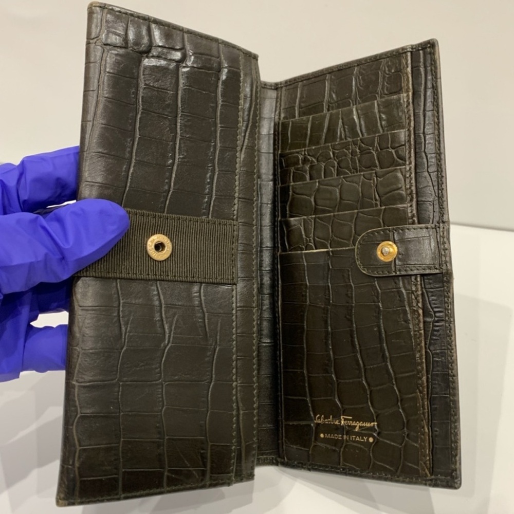 Salvatore Ferragamo Vara Brown Leather Wallet - Picture 3 of 9